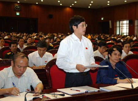 Đại biểu Quốc hội tỉnh Thái Nguyên Đỗ Mạnh Hùng phát biểu ý kiến.